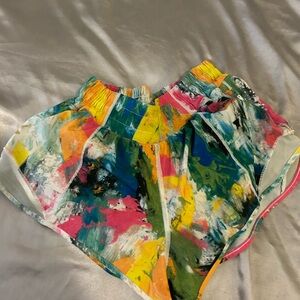 lululemon shorts 2 inch hottie hots